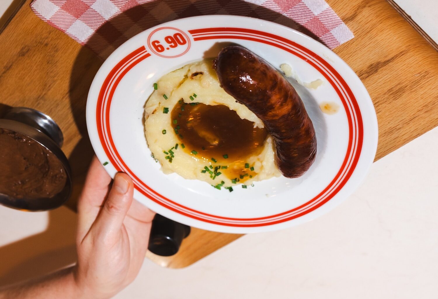 Un resto pas cher, mais à quel prix ?