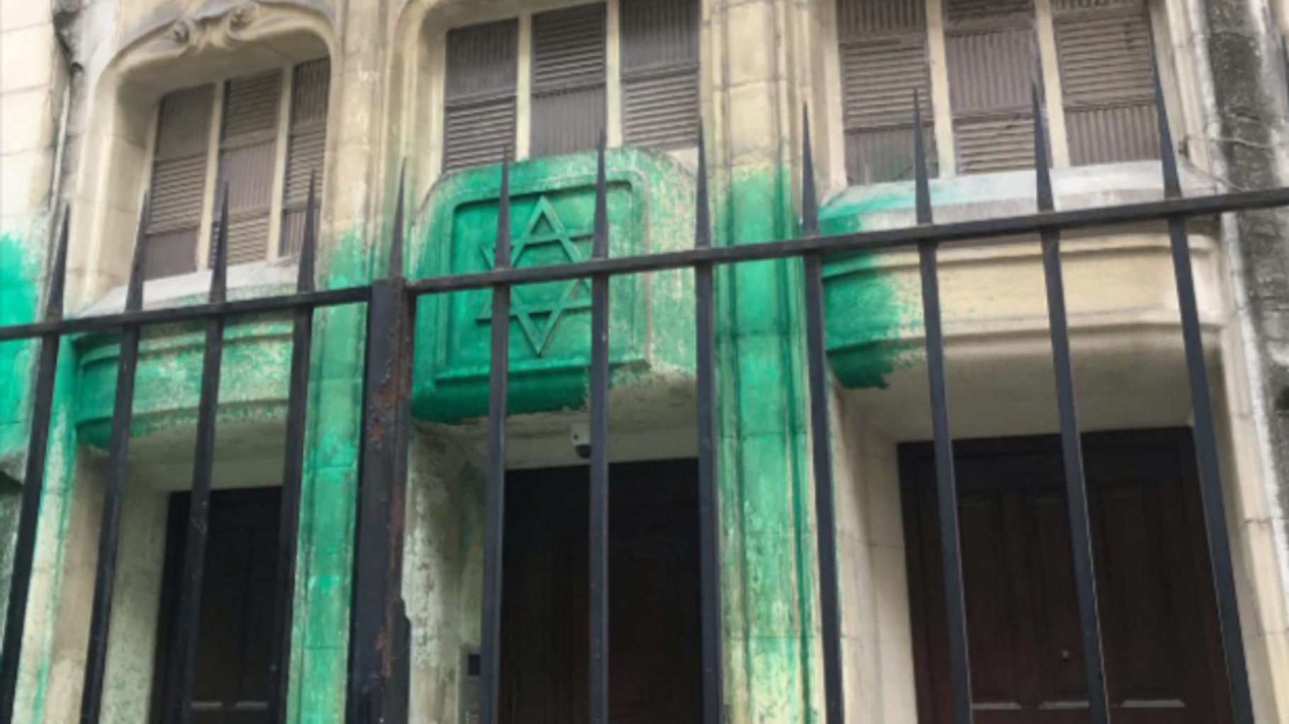 De la peinture verte jetée sur des lieux juifs à Paris, Bruno Retailleau exprime son « immense dégoût »