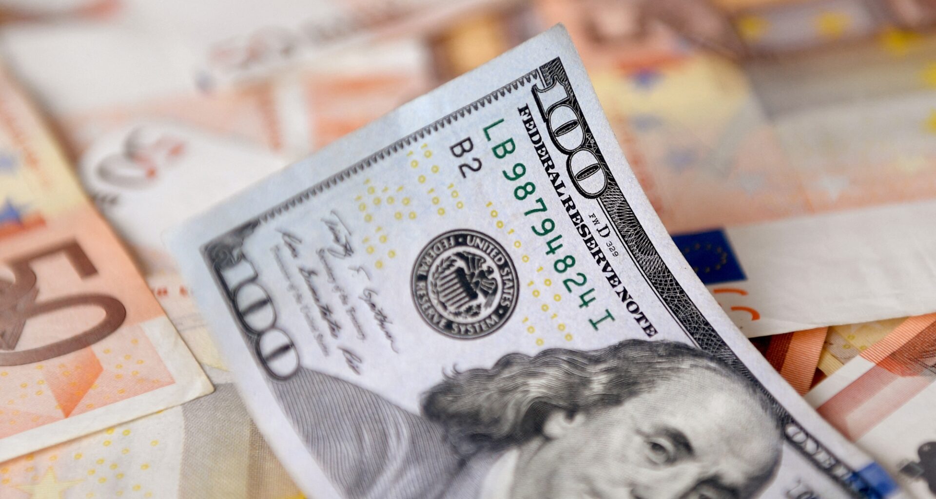 L'Ukraine pourrait remplacer le dollar par l'euro comme monnaie de référence