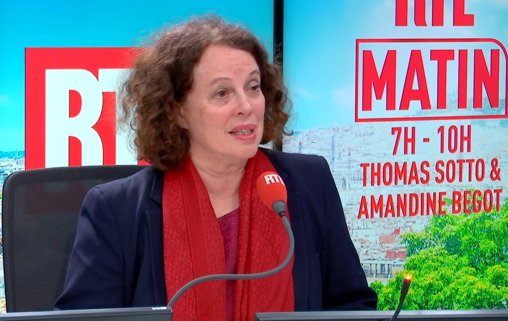 "Vladimir Poutine cherche à gagner du temps", estime la diplomate Sylvie Bermann sur RTL