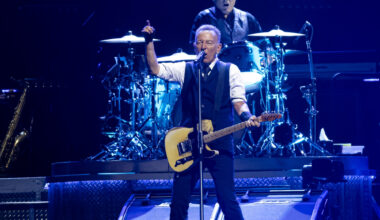 Bruce Springsteen défie Donald Trump lors d'un concert électrisant au Stade Pierre-Mauroy, près de Lille
