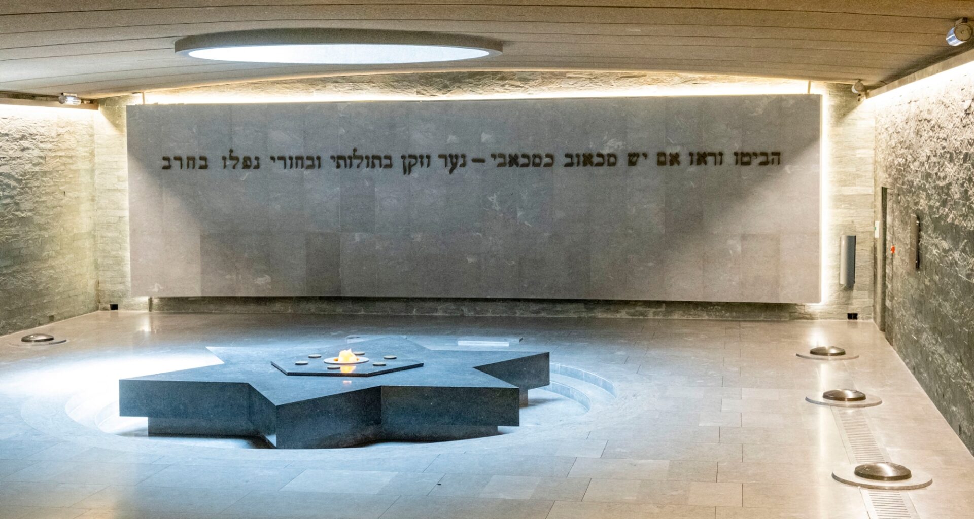INFO RTL - Paris : le mémorial de la Shoah et trois synagogues touchés par des jets de peinture