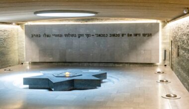 INFO RTL - Paris : le mémorial de la Shoah et trois synagogues touchés par des jets de peinture