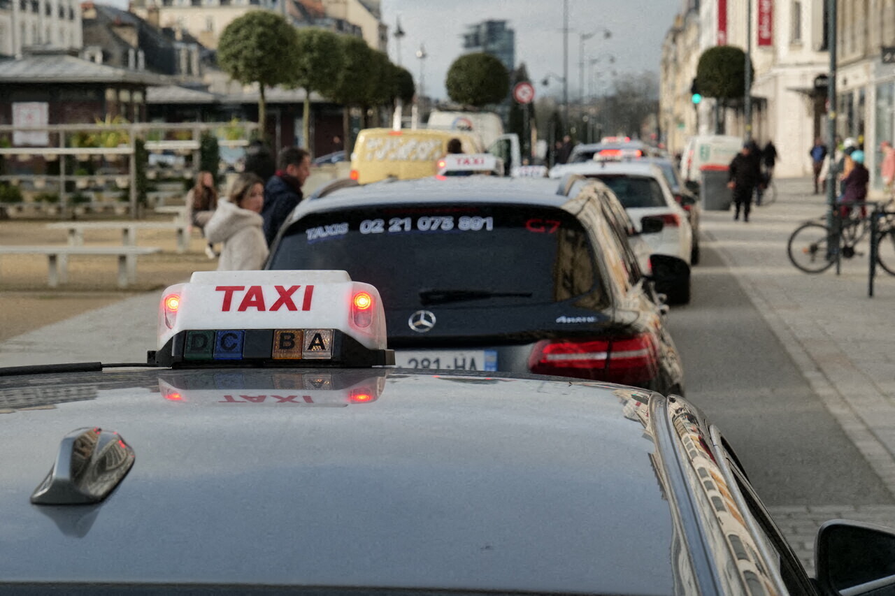 opération escargot sur l'A6, la circulation perturbée sur les routes d'Île-de-France