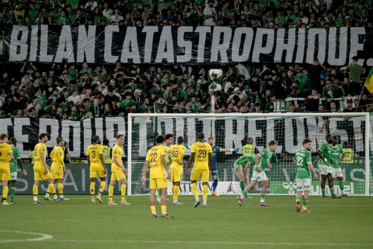 Ligue 1: Saint-Etienne relégué, Nice, Lille et l'OL accrochent l'Europe - 17/05/2025 à 23:43