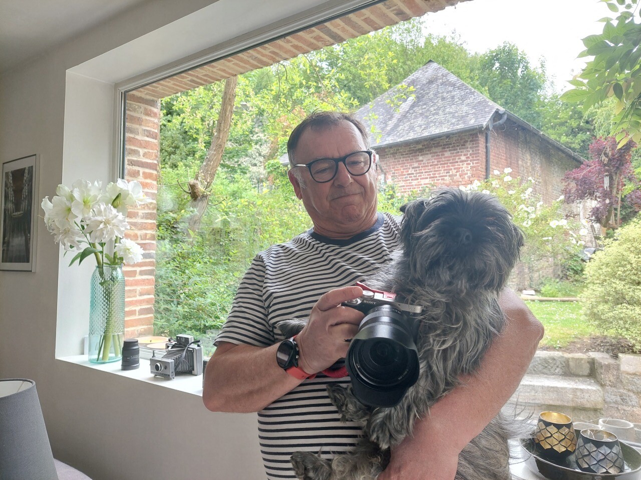 Un photographe original et son chien se font remarquer sur les réseaux sociaux en Seine-Maritime