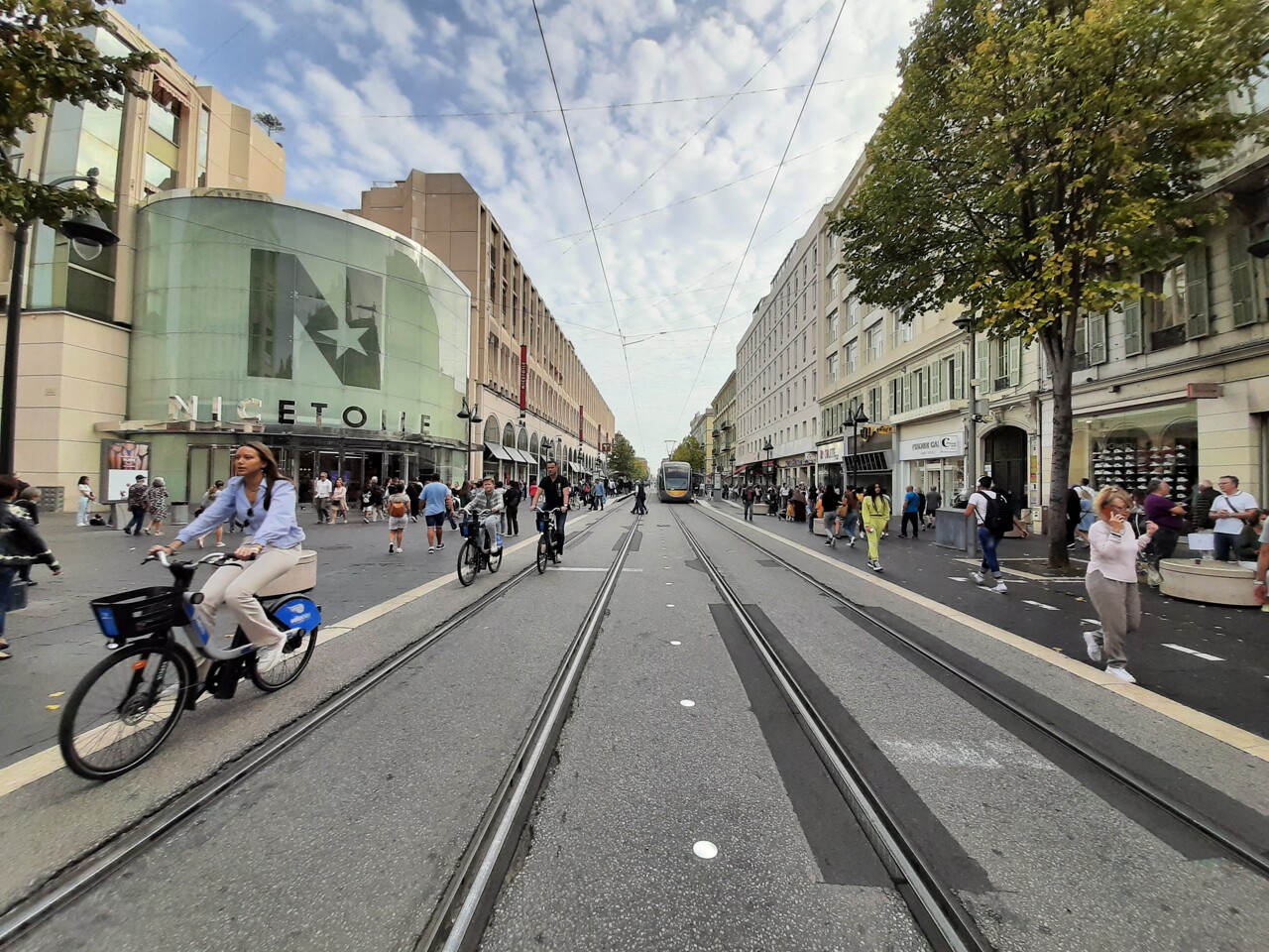 Lignes d'Azur, commerces, ce qui est ouvert ou fermé