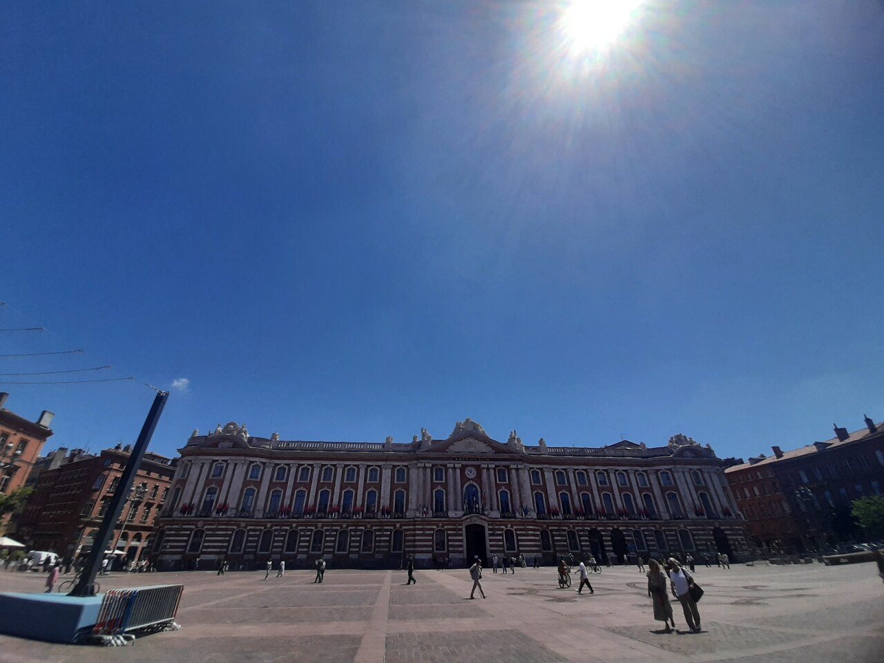 Pour devenir le monument préféré des Français, la place du Capitole à Toulouse va devoir déplacer une montagne