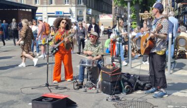 Touristes et habitués viennent faire leur courses de la semaine sur le marché. (© JL/76actu)