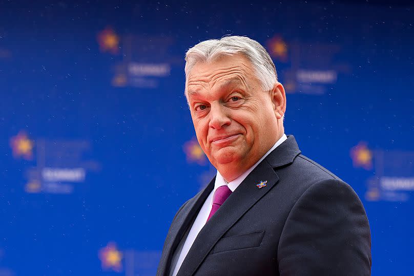 Le Premier ministre hongrois Viktor Orbán arrive au sommet de la Communauté politique européenne à Tirana, en Albanie, le 16 mai 2025