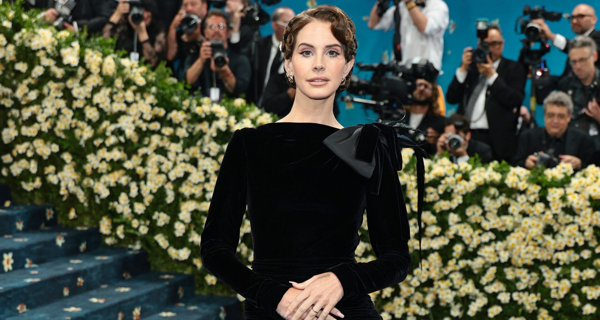 Met Gala 2025 : découvrez tous les looks de stars du tapis rouge et votez pour vos tenues préférées