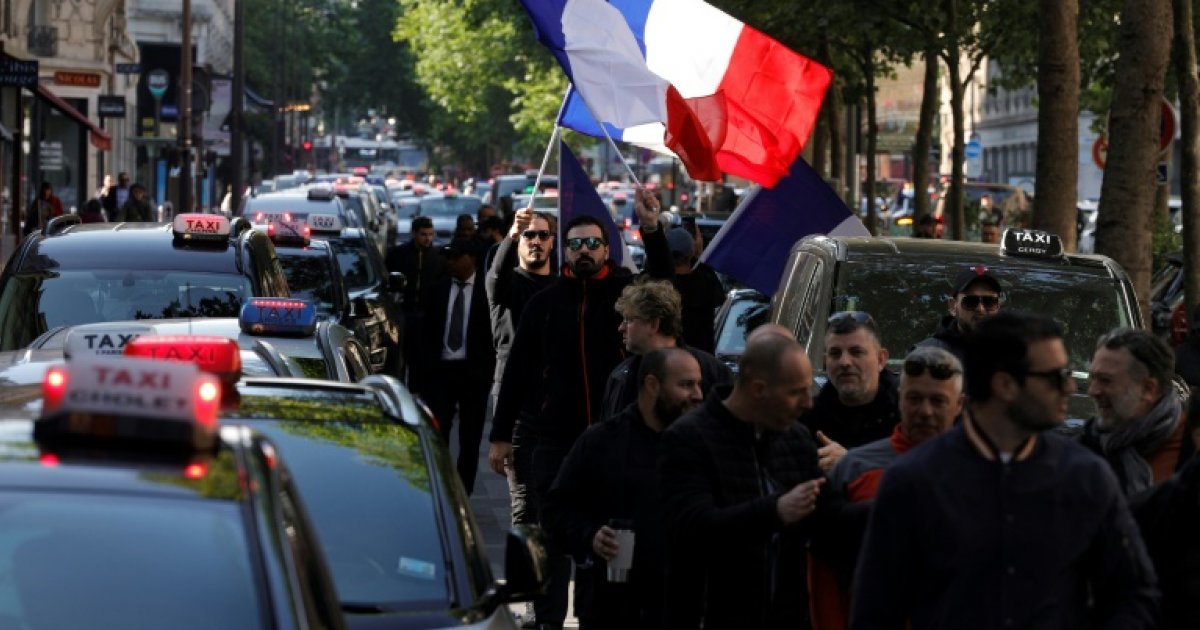 Plusieurs milliers de taxis manifestent en France : Actualités