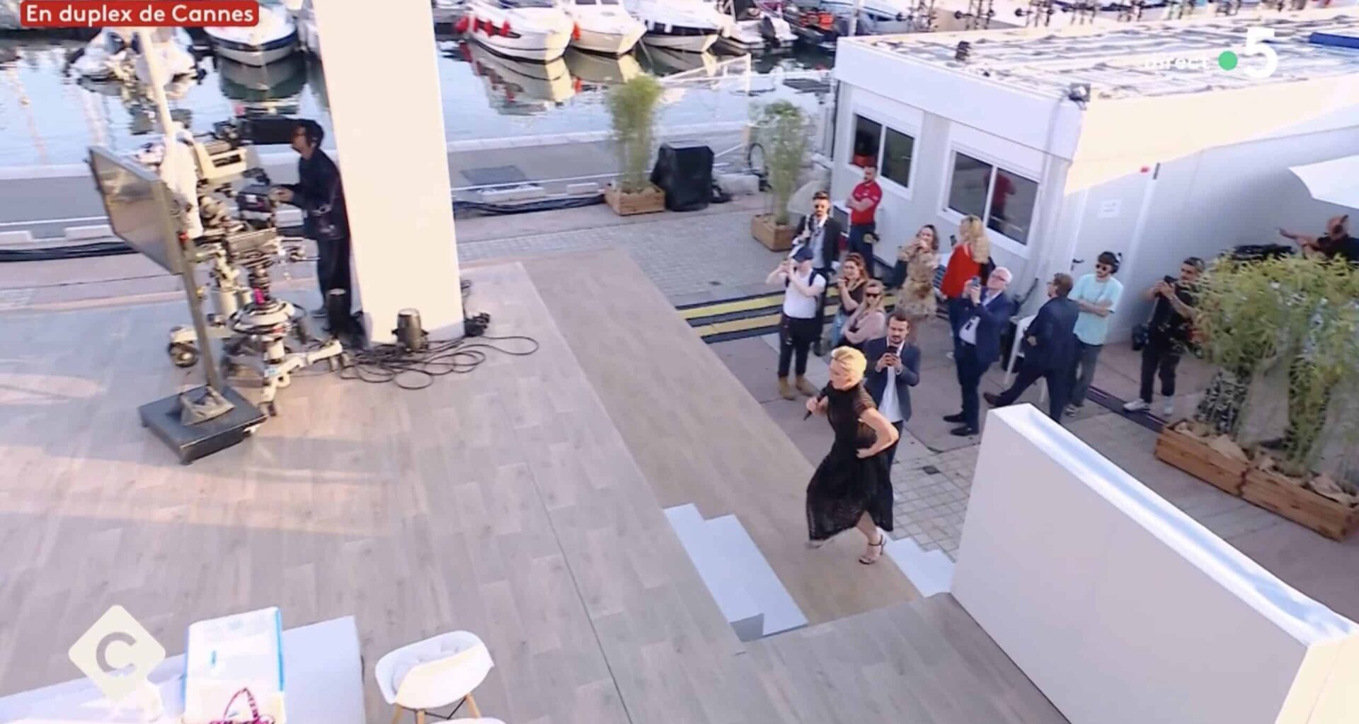 "Pardon !" : Anne-Élisabeth Lemoine frôle le "fiasco" au Festival de Cannes, son tête-à-tête avec Tom Cruise a failli lui coûter cher