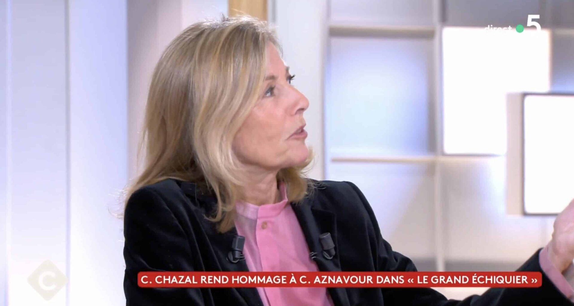 "Sa voix pas terrible, son physique…" : le constat de Claire Chazal sur la carrière de Charles Aznavour