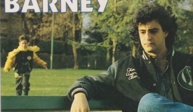 Le petit garçon sur la pochette d’"Un enfant de toi" est devenu une star ! Phil Barney raconte l’histoire de cet artiste qui a un enfant avec Jenifer