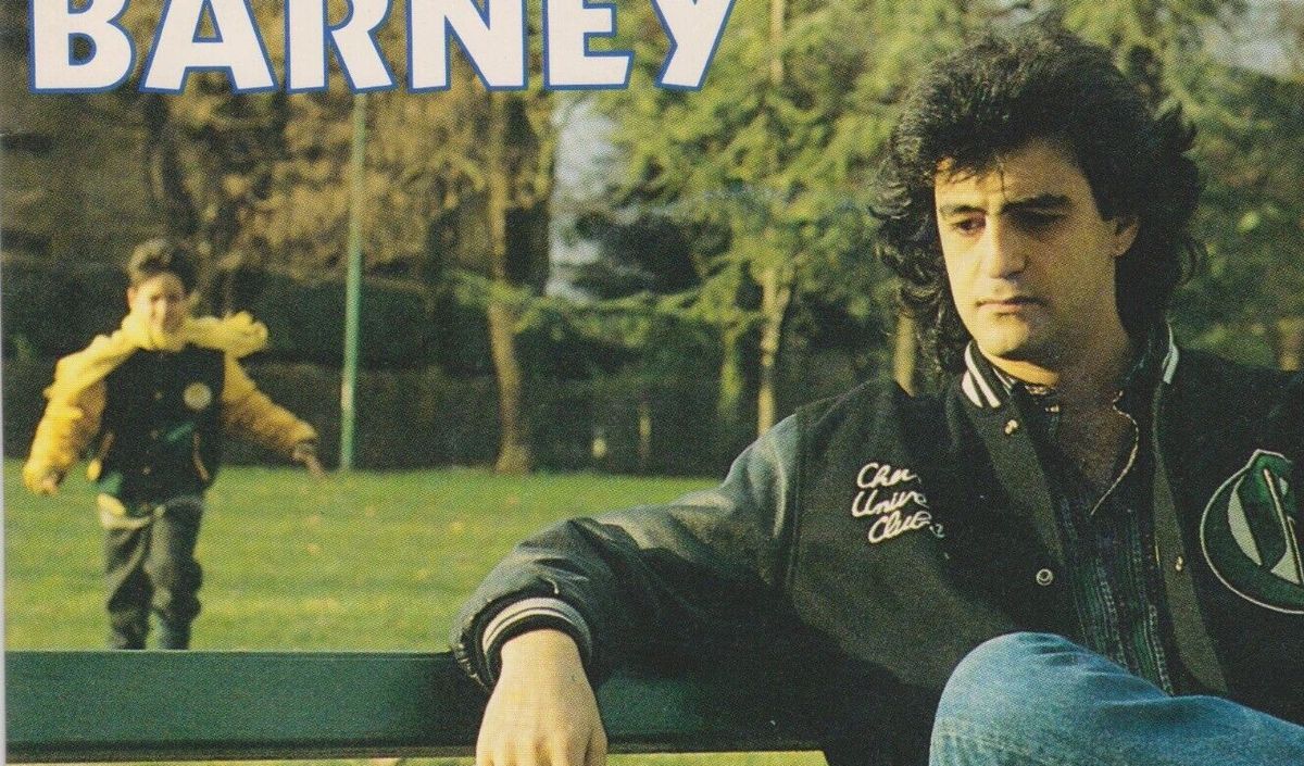 Le petit garçon sur la pochette d’"Un enfant de toi" est devenu une star ! Phil Barney raconte l’histoire de cet artiste qui a un enfant avec Jenifer