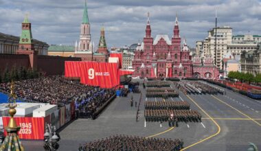 Poutine célèbre les soldats russes en Ukraine en présence de dirigeants étrangers