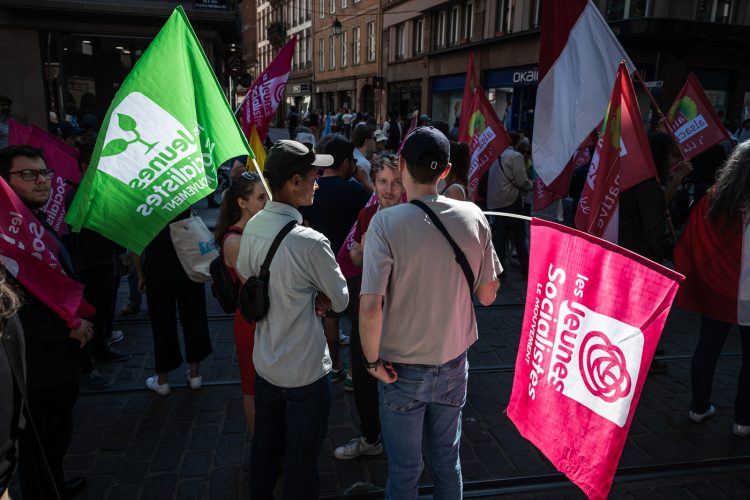 Premier mai défilé intersyndical droit des travailleurs manifestation politique