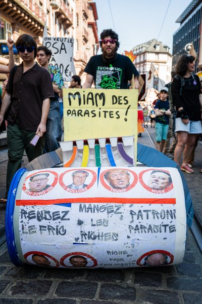 Premier mai défilé intersyndical droit des travailleurs manifestation politique