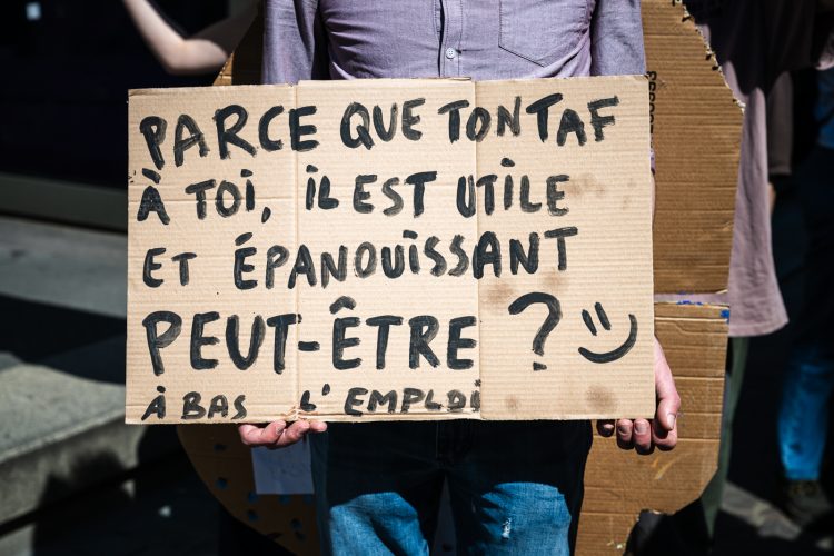 Premier mai défilé intersyndical droit des travailleurs manifestation politique
