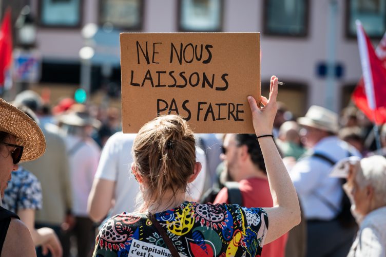Premier mai défilé intersyndical droit des travailleurs manifestation politique