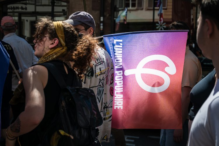 Premier mai défilé intersyndical droit des travailleurs manifestation politique