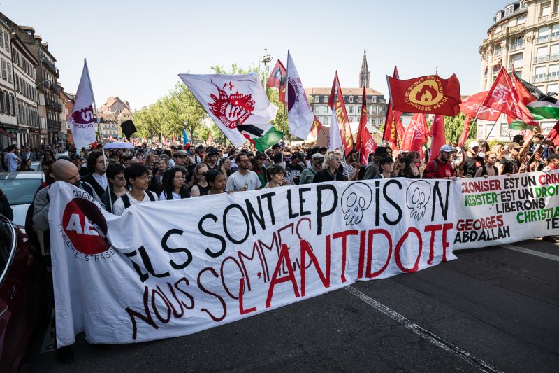 Premier mai défilé intersyndical droit des travailleurs manifestation politique