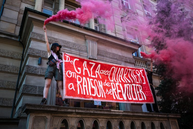 Premier mai défilé intersyndical droit des travailleurs manifestation politique