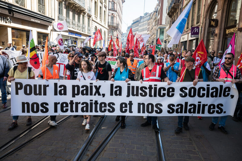 Premier mai défilé intersyndical droit des travailleurs manifestation politique