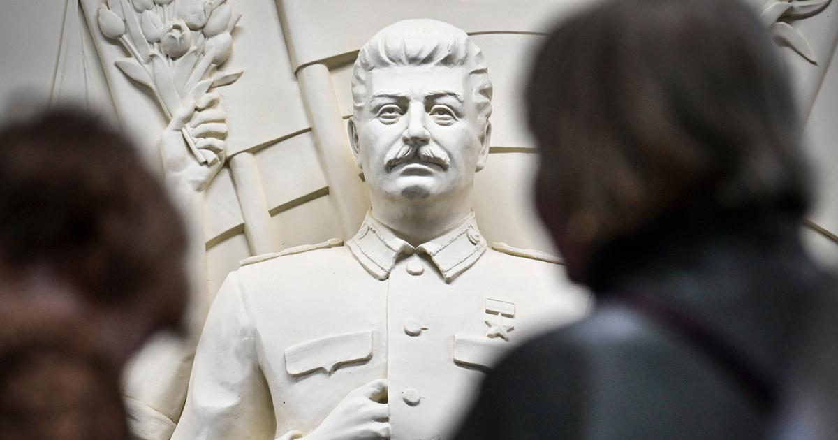 un monument à la gloire de Staline réinstallé dans le métro de Moscou