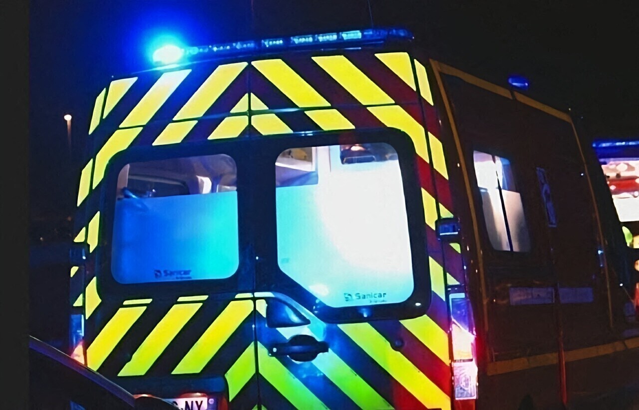un camion de 44 tonnes percute une voiture