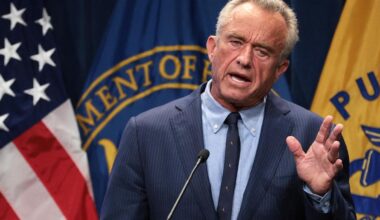 Le ministre de la Santé de Trump soutient qu’il y a « du fœtus dans le vaccin contre la rougeole », une fake news antivax