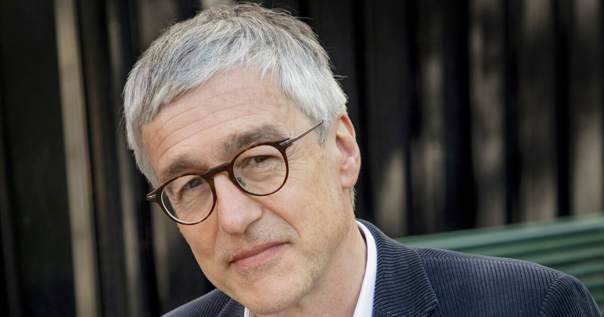Dans «le Cours secret du monde», la tournée des gourous et platistes d’Hugues Jallon – Libération
