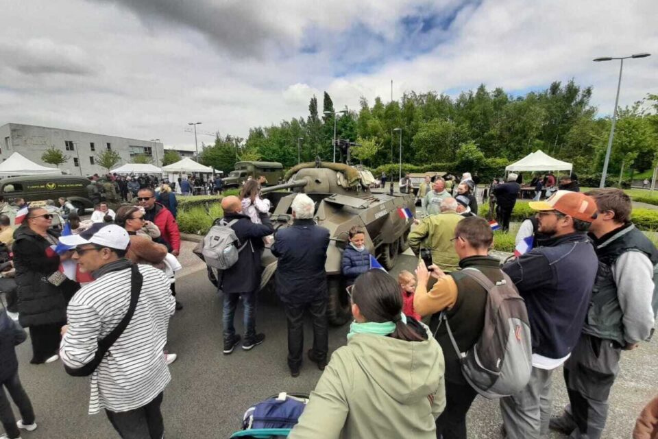 Sur le parking du complexe Dhinnin à La Madeleine, l'exposition des véhicules d'époque est jusqu'à 16h, ce dimanche 4 mai 2025.