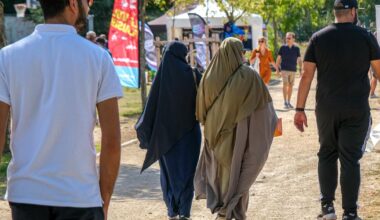 Réseaux tentaculaires, organisation secrète, quartiers islamisés... Le rapport choc sur les Frères musulmans qui veulent instaurer la charia en France