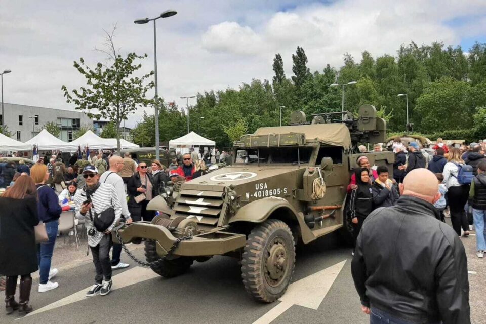 Stand de jeux, friterie, expos, associations de passionnés de la Seconde Guerre mondiale... attendent le public tout l'après-midi, ce dimanche 4 mai.