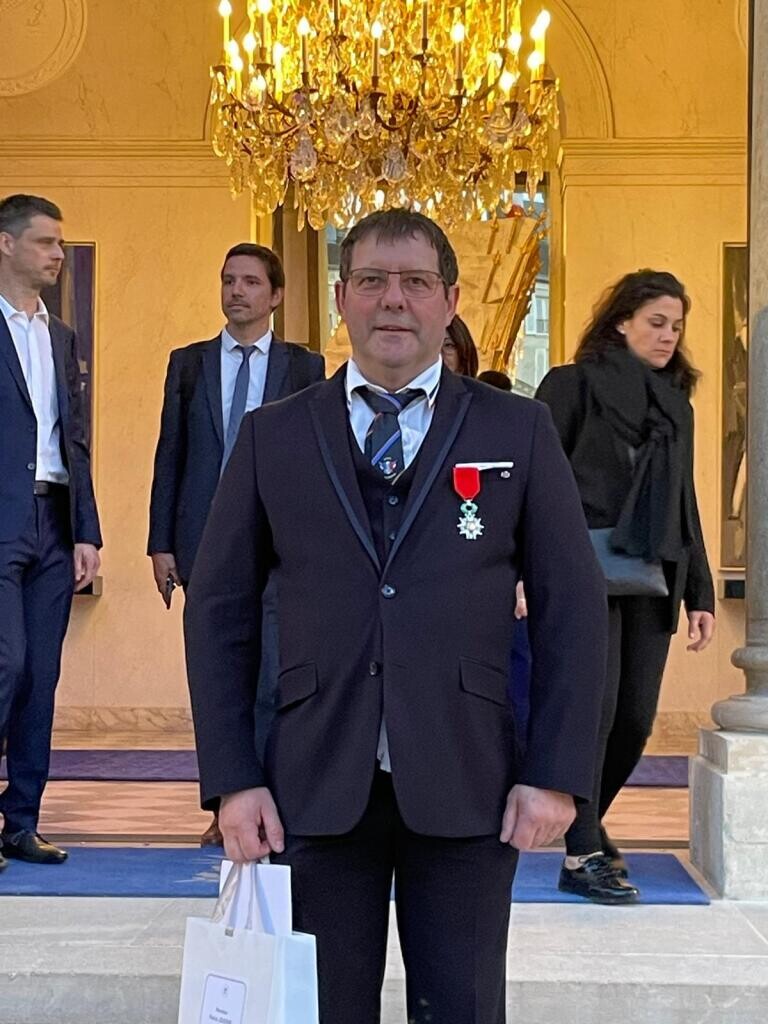 Cet artisan de Notre-Dame de Paris, originaire du Sud Manche, a été décoré de la Légion d’honneur