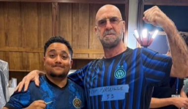 Éric Cantona s’affiche avec... Un maillot de l’Inter Milan