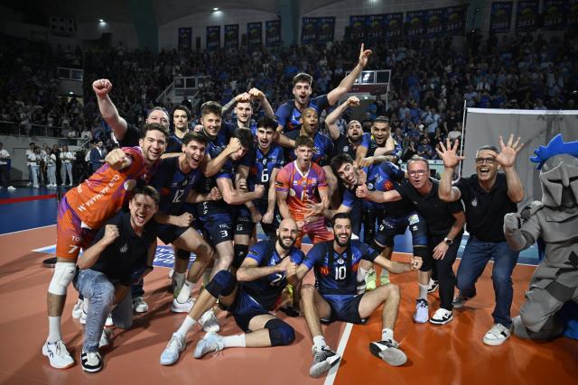 Tours remporte un 10e titre de champion de France après sa victoire face à Poitiers - L'Équipe