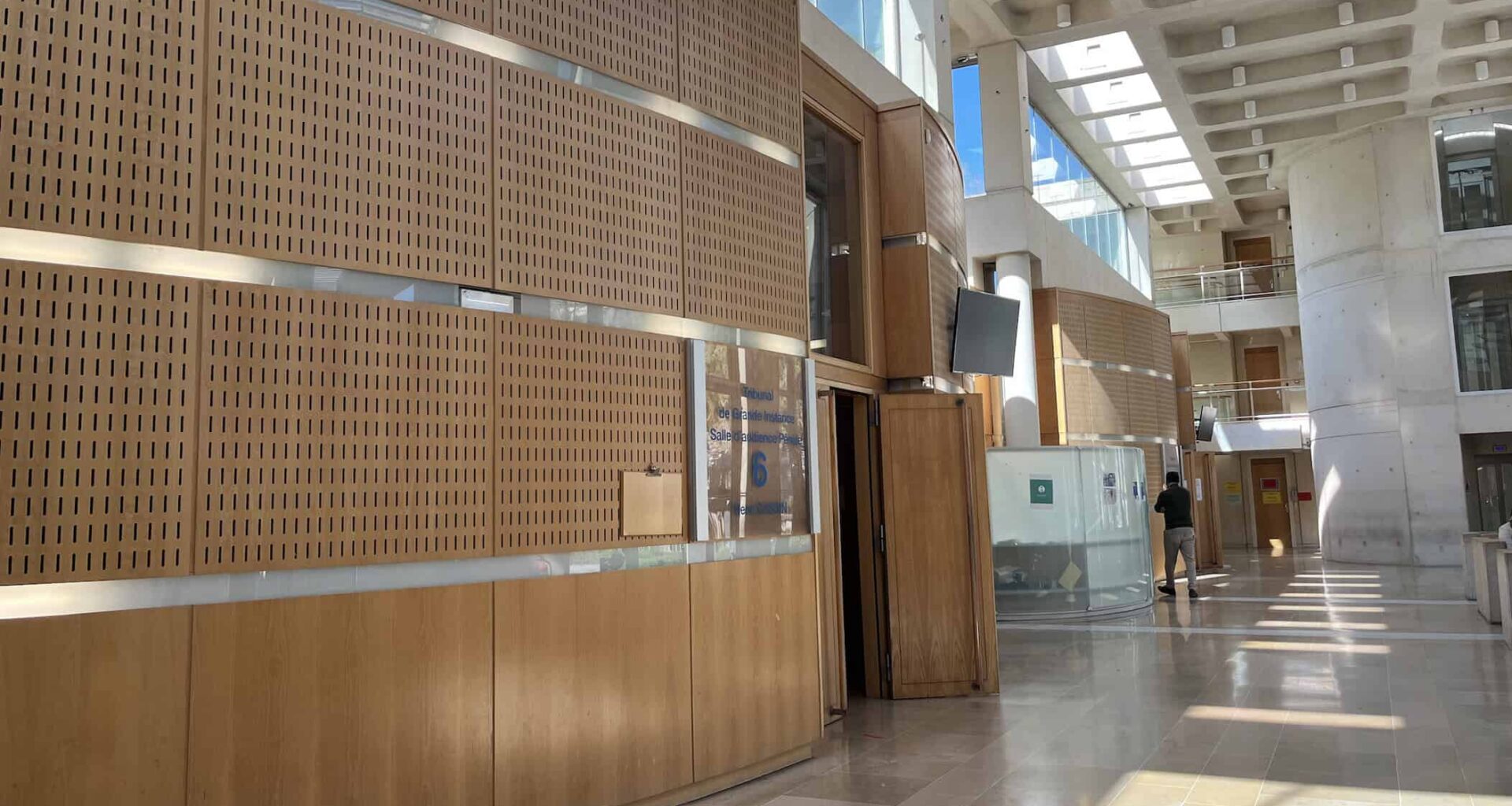 ce duo père-fils, impliqué dans des vols, face au tribunal