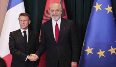 Emmanuel Macron invite les investisseurs en Albanie, intégrée à l’UE « dans deux ans »