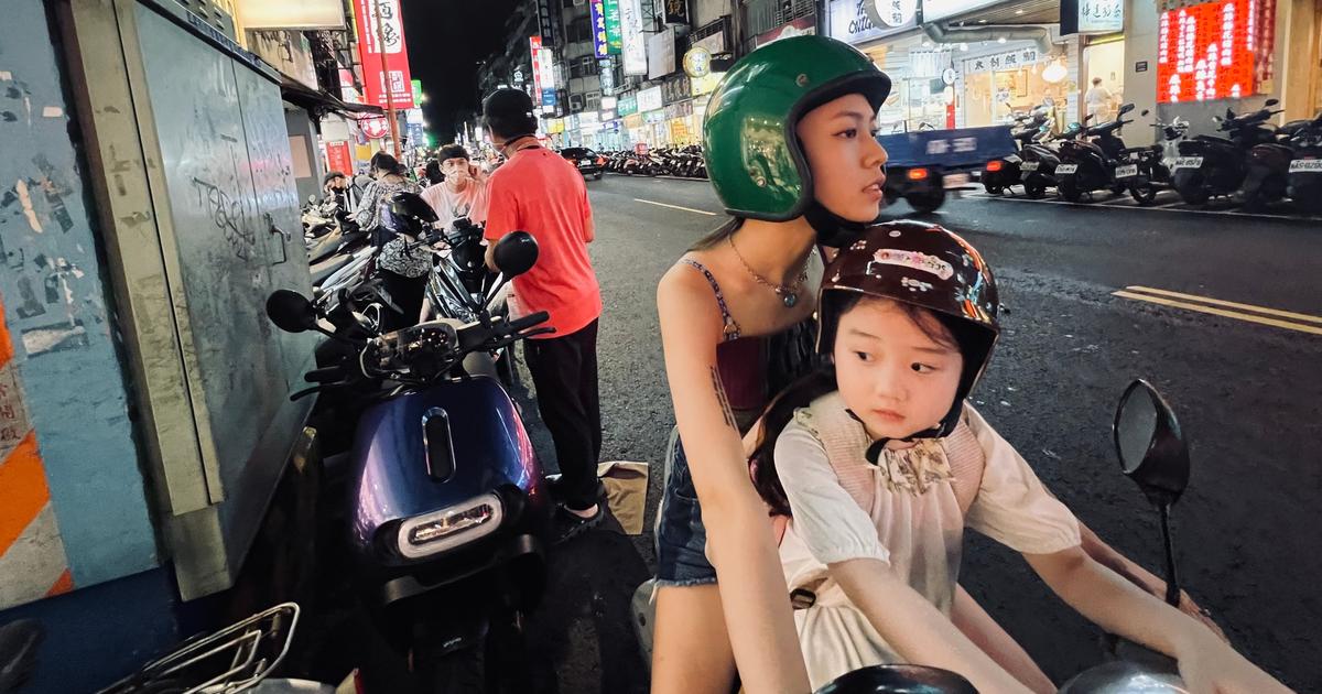 Sean Baker et Shih-Ching Tsou main dans la main