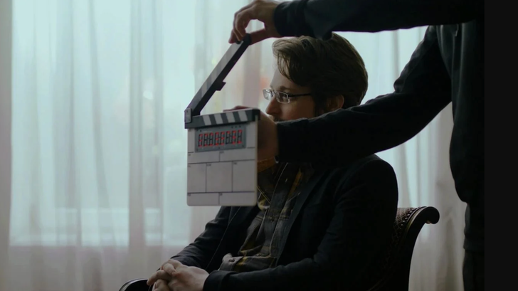 Edward Snowen fait partie des nombreux témoins du documentaire « The Six Billion Dollar Man ».