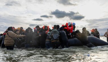 une embarcation de migrants chavire dans un port des Canaries, au moins six morts