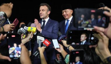 Emmanuel Macron mise sur le non-alignement de l’Indonésie, de plus en plus attirée par la Chine