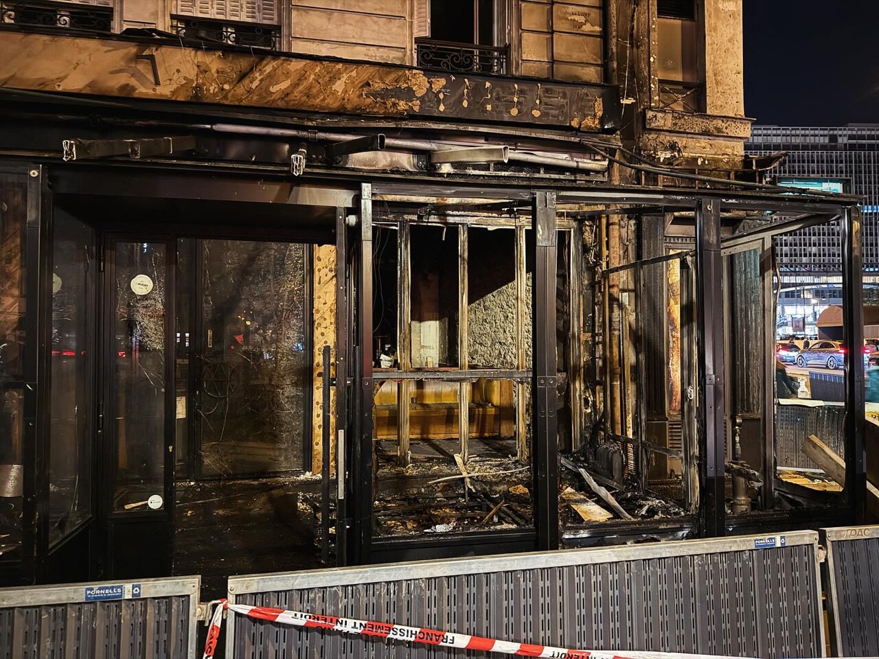 ravagé par un violent incendie, ce restaurant au pied de la tour Montparnasse renaît de ses cendres
