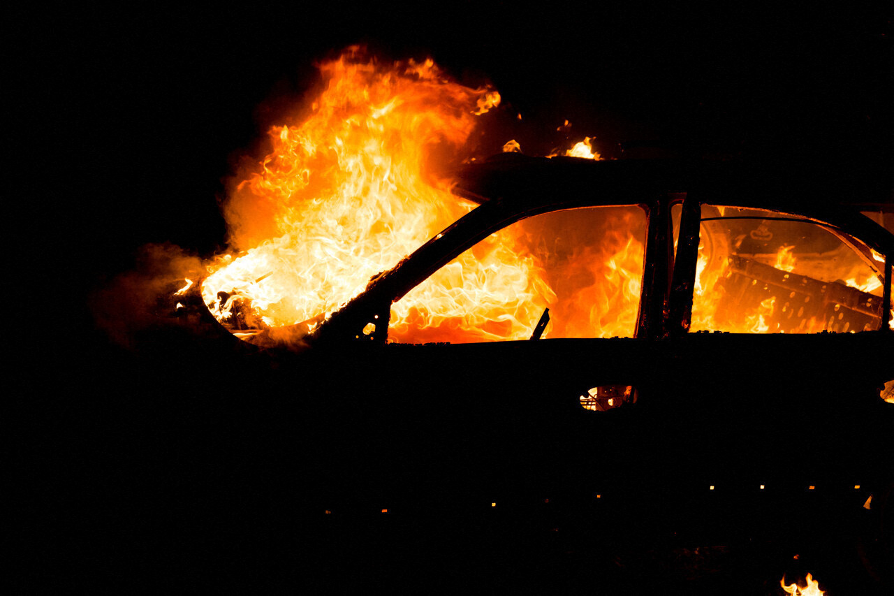 la voiture du maire de cette commune volontairement incendiée chez lui