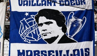 La statue de Bernard Tapie inaugurée devant le Vélodrome - France - Olympique de Marseille