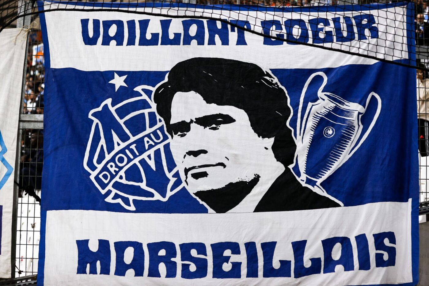 La statue de Bernard Tapie inaugurée devant le Vélodrome - France - Olympique de Marseille