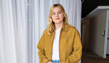 Louane dévoile pour la première fois une photo de sa fille avant la grande finale de l'Eurovision